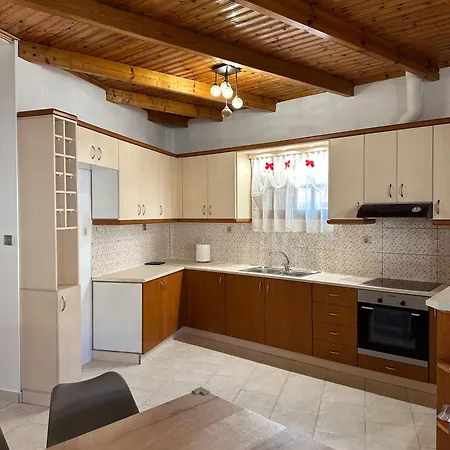 Koutsogiannopoulos House * Kalavryta