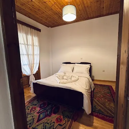 Koutsogiannopoulos House * Kalavryta